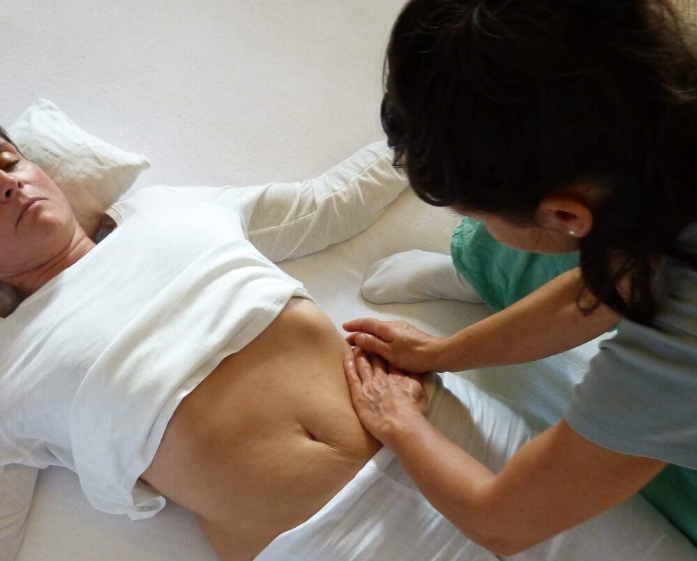 Lire la suite à propos de l’article Cours d’initiation au Massage du ventre Chi Nei Tsang (CNT), massage énergétique des organes internes. Métal (Poumons/Gros Intestin)